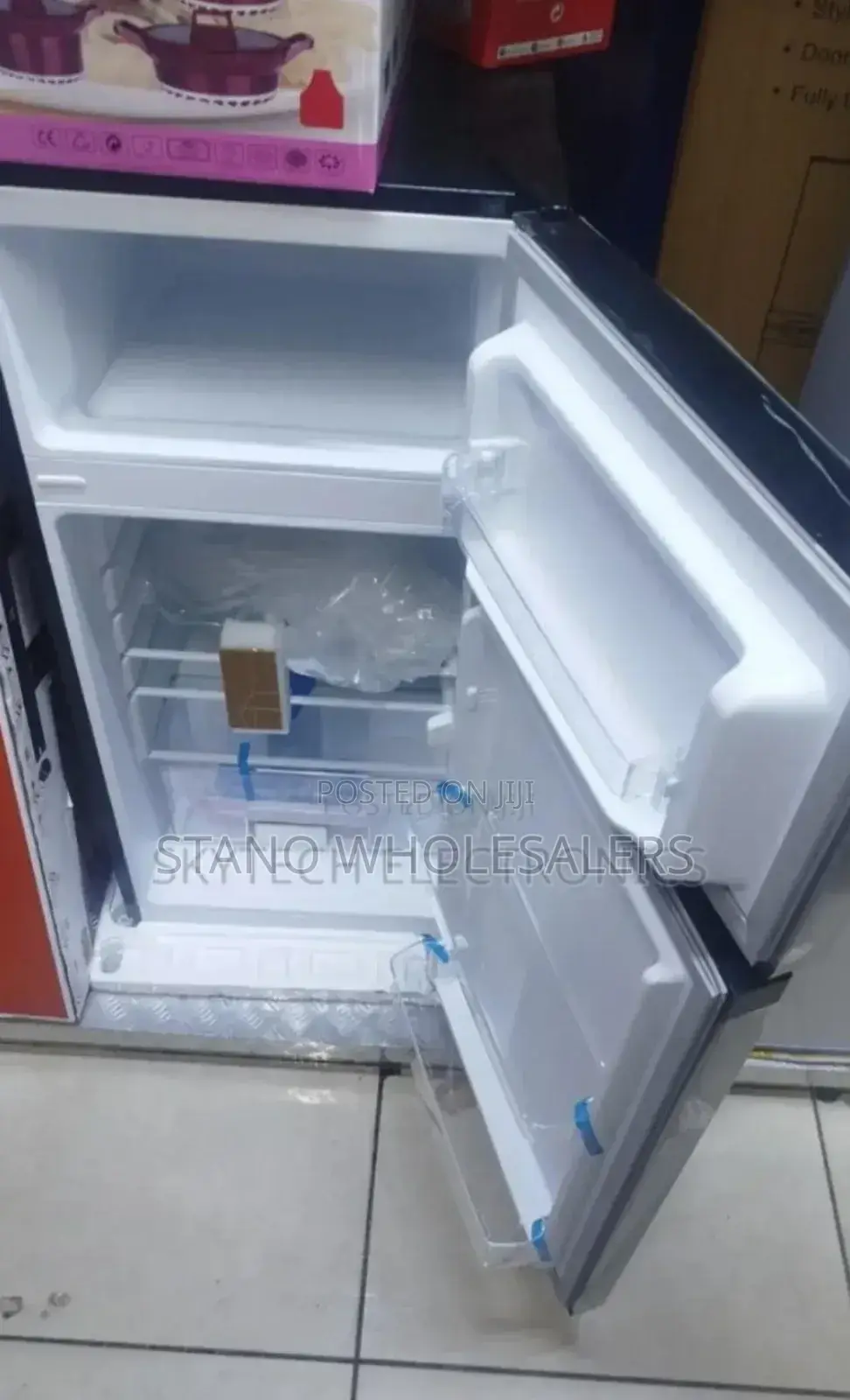 With Top Freezer. Modern Ailyons 112l Fridge