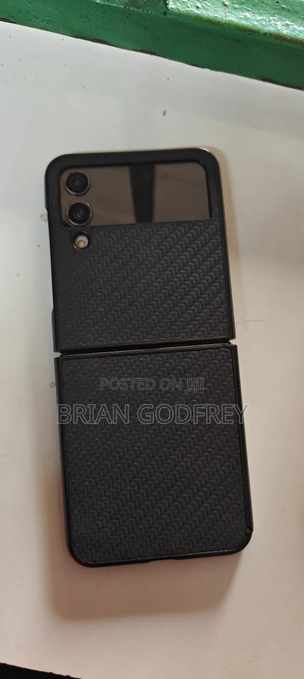 Samsung Galaxy Z Flip4 256 GB Gold - thumbnail 4