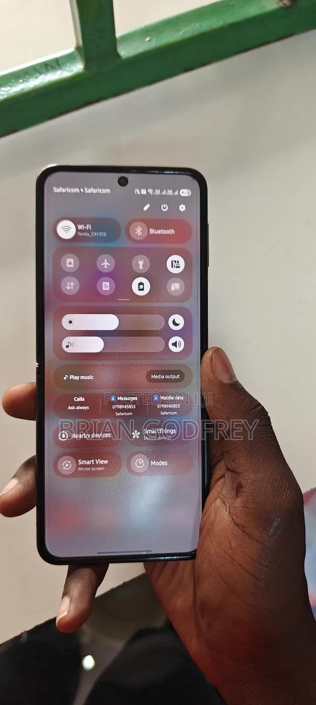 Samsung Galaxy Z Flip4 256 GB Gold - main view