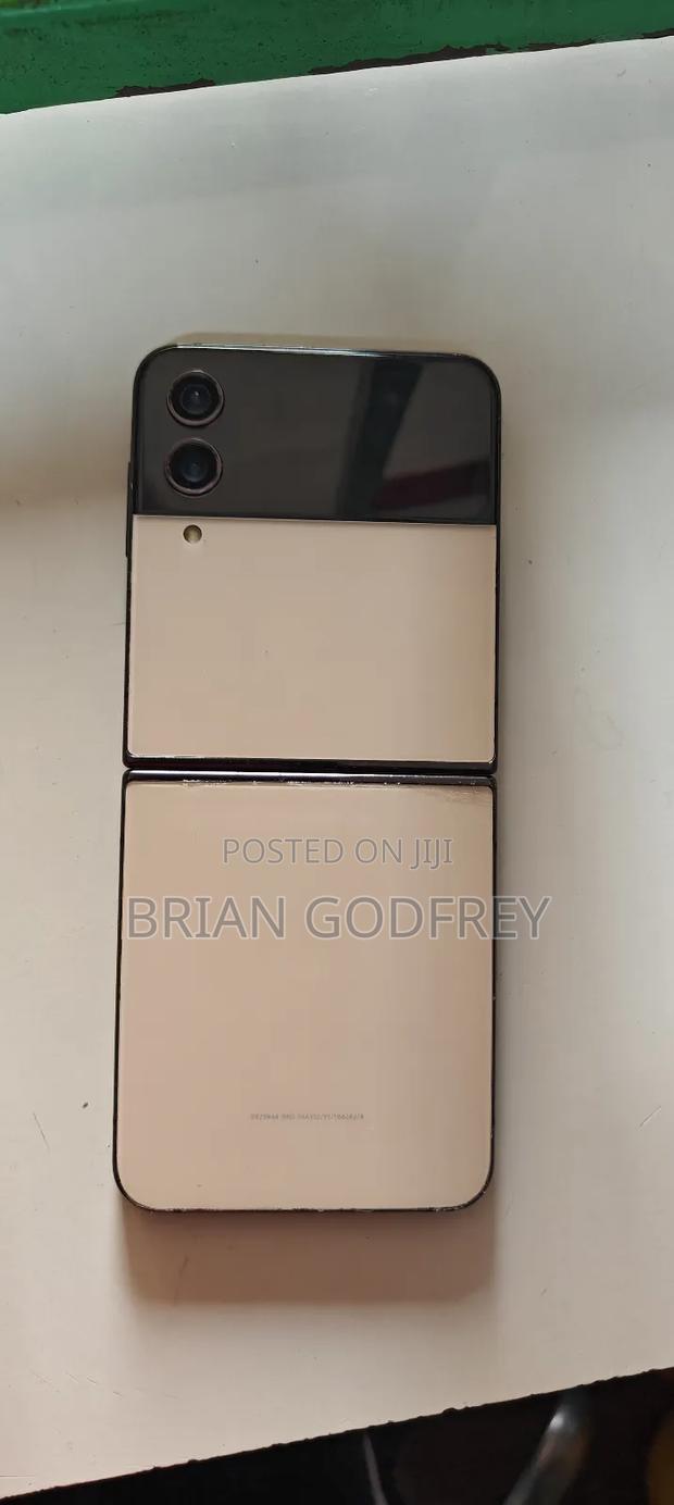 Samsung Galaxy Z Flip4 256 GB Gold - thumbnail 6