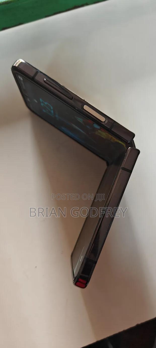 Samsung Galaxy Z Flip4 256 GB Gold - thumbnail 7