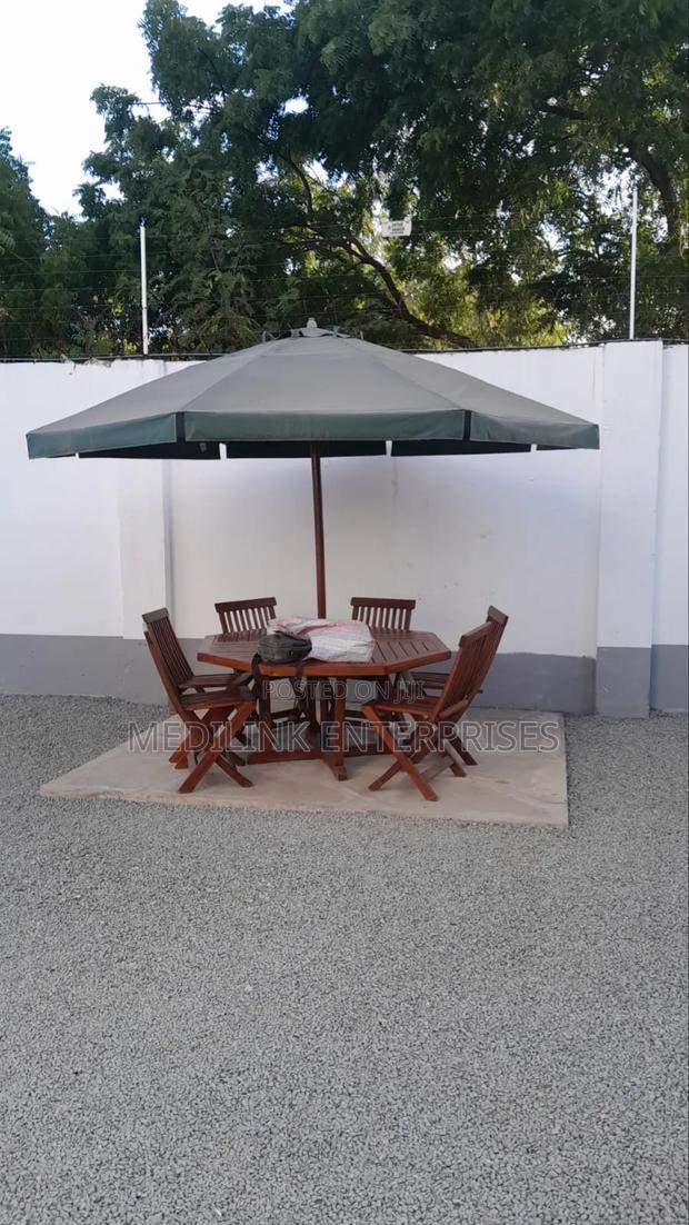 Wooden Flexible Coverage Six Seater Shade