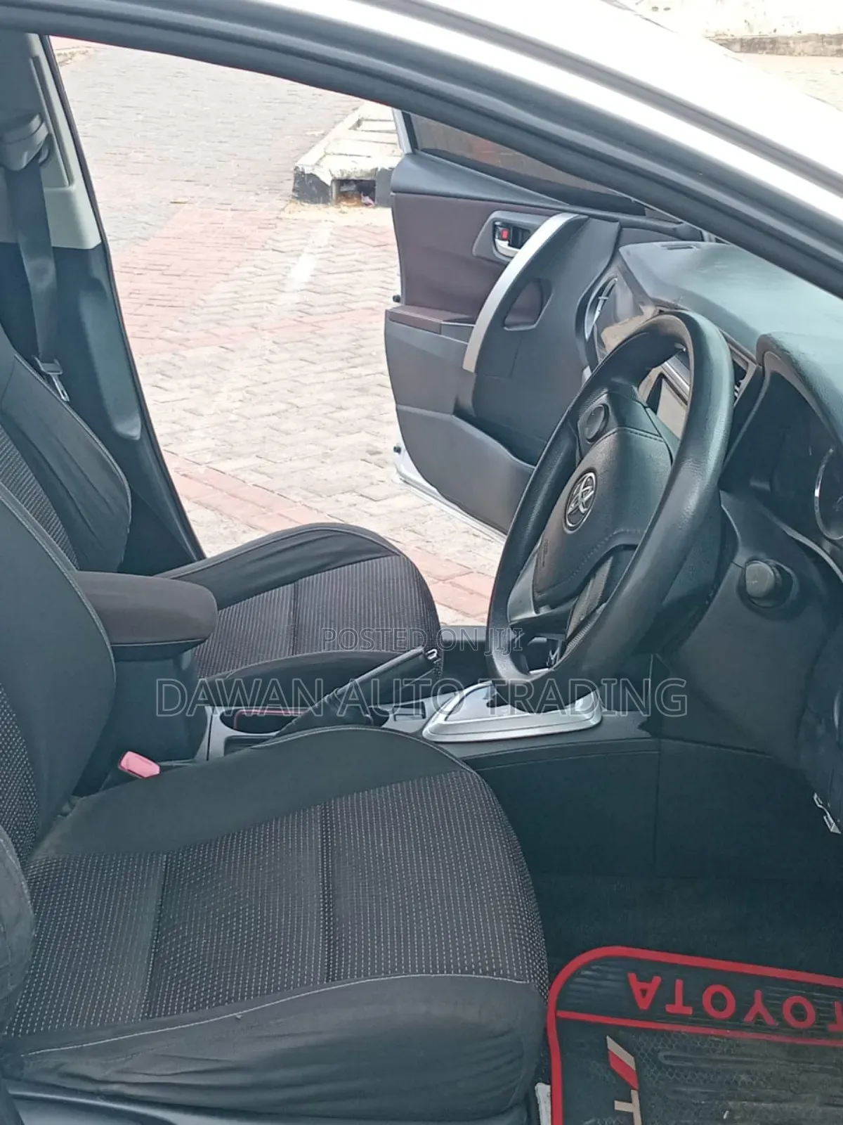 Toyota Auris 2014 Silver