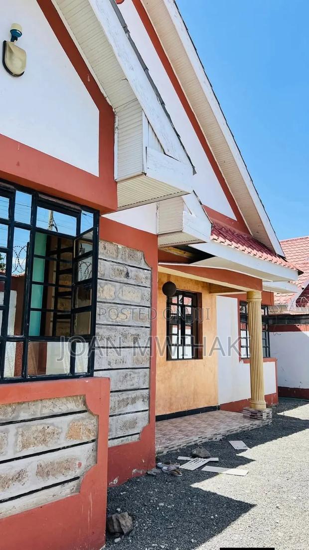 3bdrm Bungalow in Airways, Complex Utawala for rent - main view