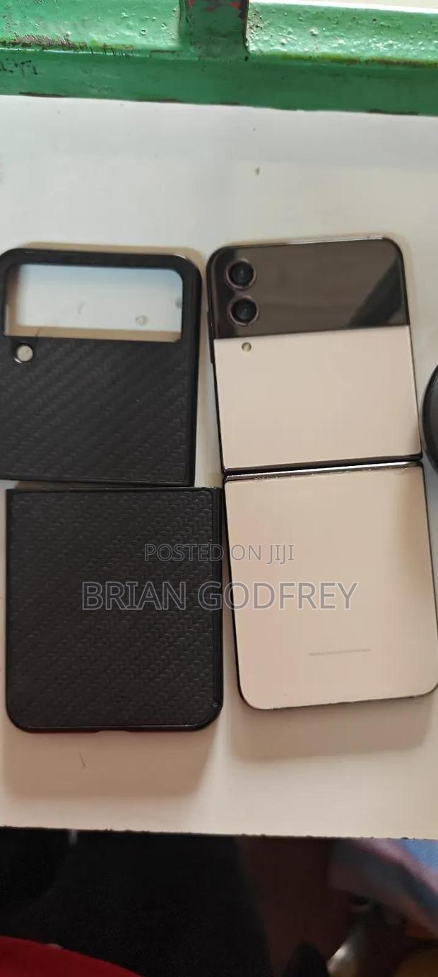 Samsung Galaxy Z Flip4 256 GB Gold - thumbnail 8