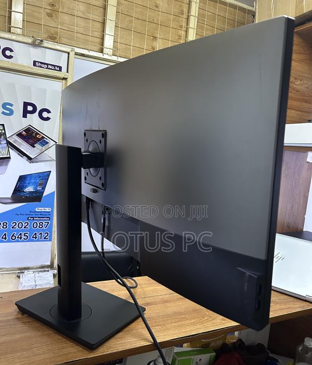 Dell 34 Inch  Curved With Inbuilt Speakers - thumbnail 3