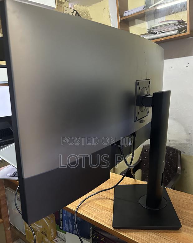 Dell 34 Inch  Curved With Inbuilt Speakers - thumbnail 2