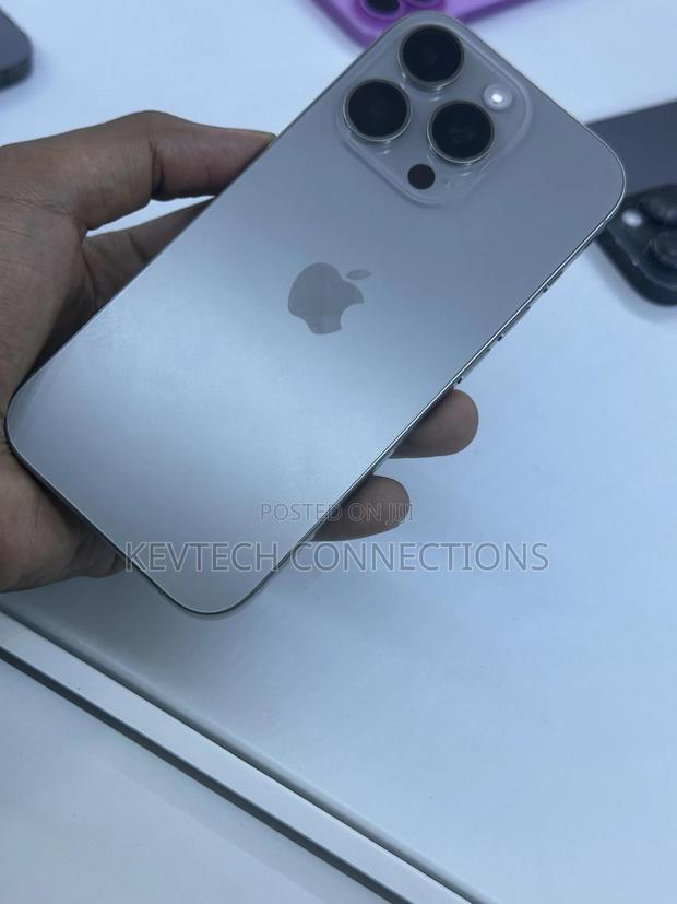 Apple iPhone 16 Pro 128 GB Gray - thumbnail 3