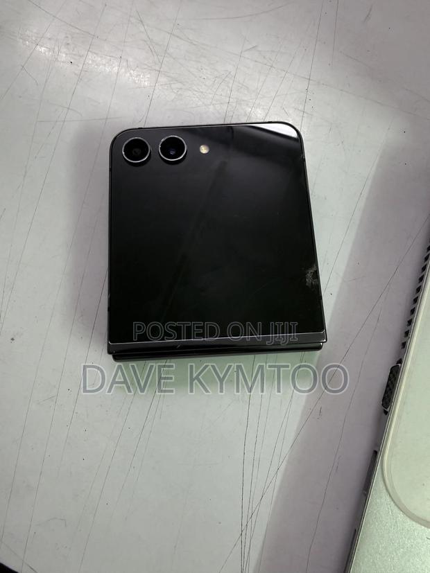 Samsung Galaxy Z Flip 5 256 GB Gray - thumbnail 4