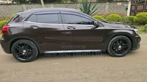 Mercedes-Benz GLA 250 2015 Brown