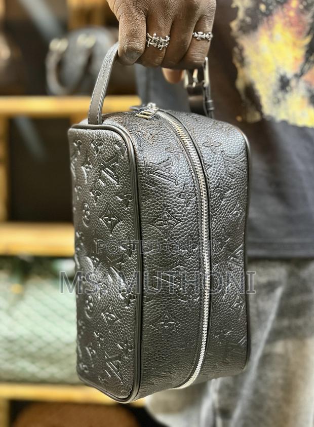 Louis Vuitton Wash Pouch - thumbnail 2