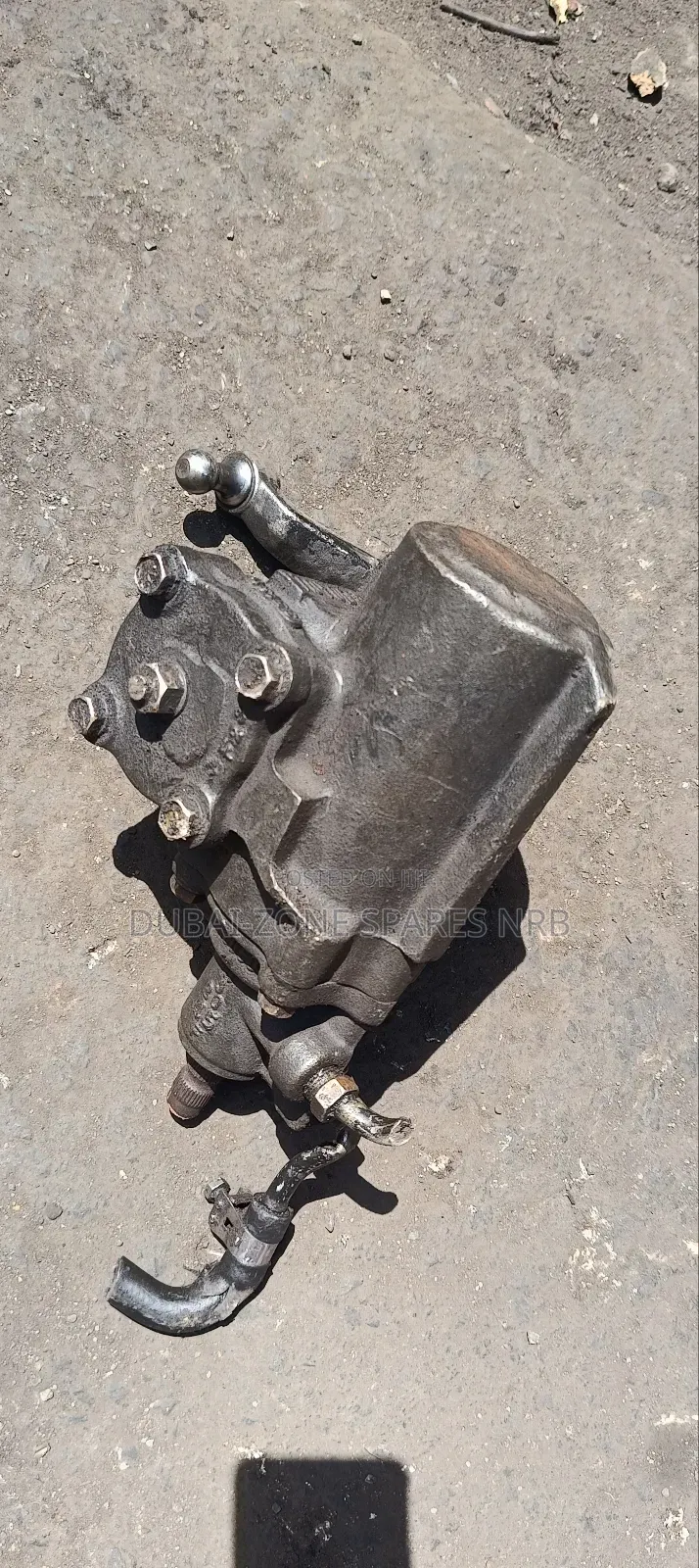 Steering Box Hilux 4×4 Available.