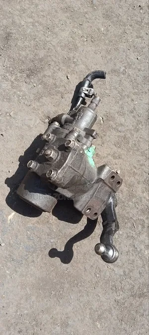 Steering Box Hilux 4×4 Available.