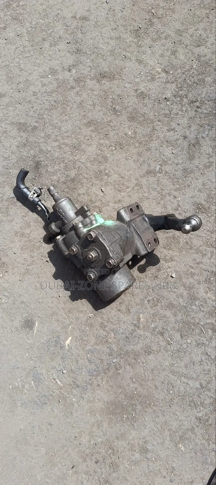 Steering Box Hilux 4×4 Available.