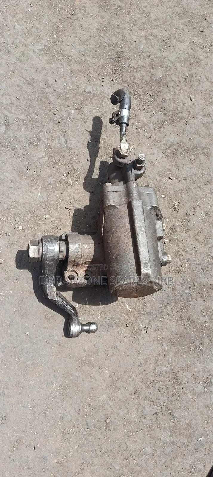 Steering Box Hilux 4×4 Available.