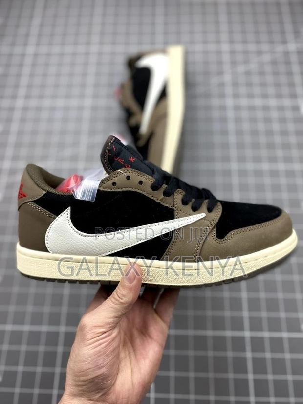 Jordan 1 Low Travis - thumbnail 2