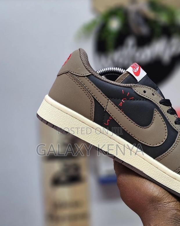 Jordan 1 Low Travis - thumbnail 5