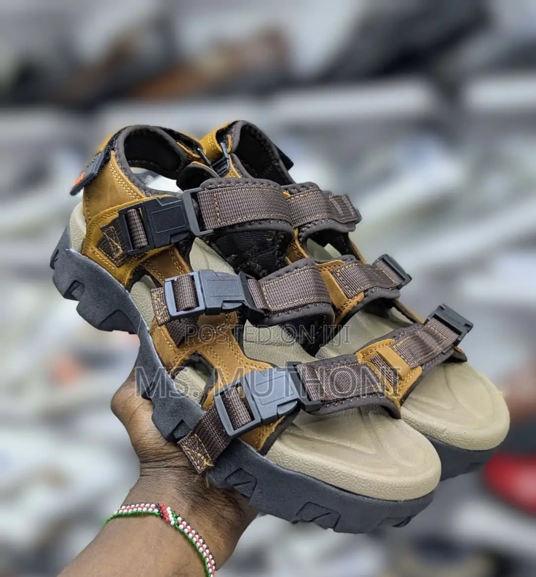  Men's Outdoor Sandals Ft Adjustable Buckle Straps a Thick Sole