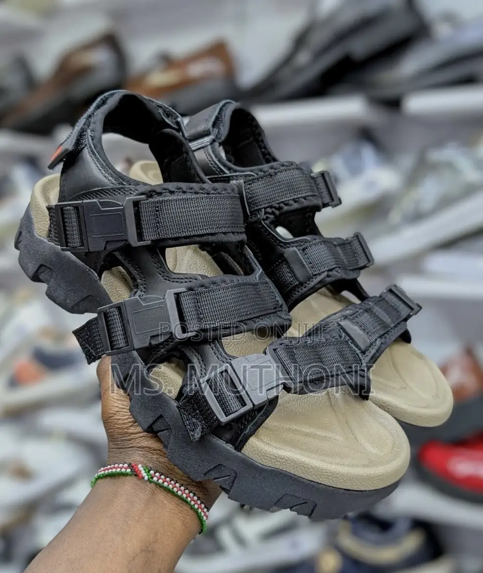  Men's Outdoor Sandals Ft Adjustable Buckle Straps a Thick Sole