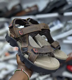  Men's Outdoor Sandals Ft Adjustable Buckle Straps a Thick Sole