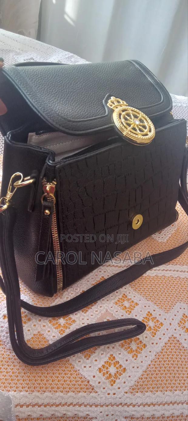 Ladies Medium Size Handbag - thumbnail 4