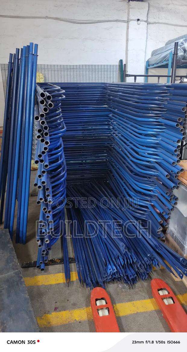 Rust Resistant Safety Scaffolding Ladders - thumbnail 2