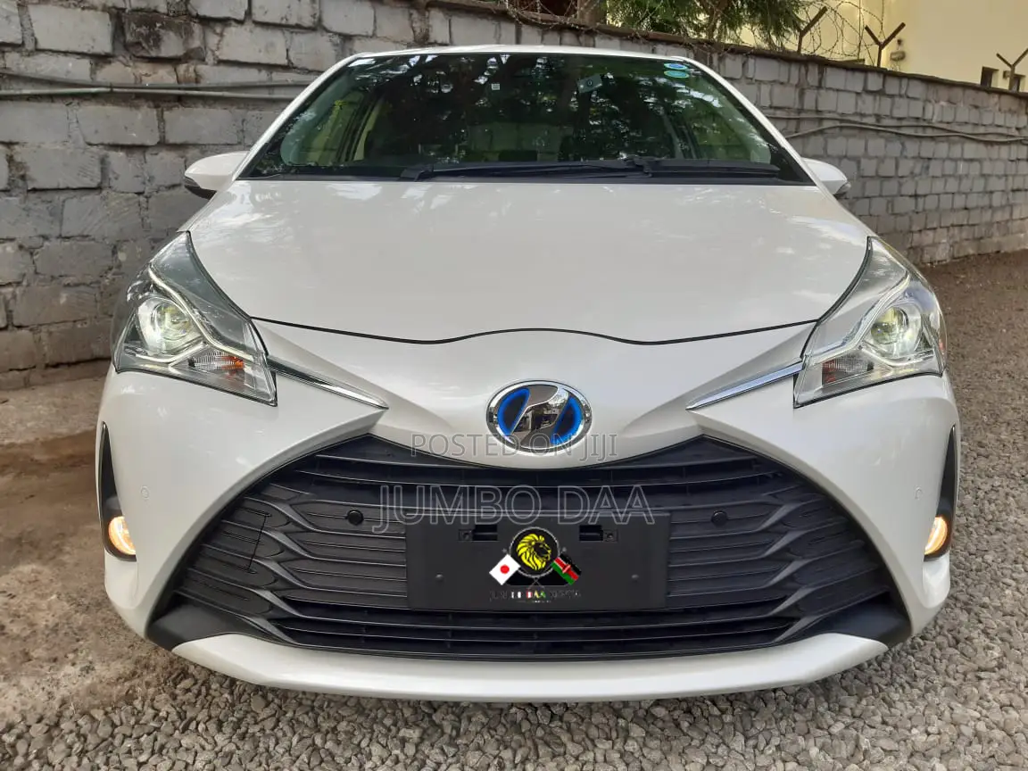 Toyota Vitz 1.5 FWD Hybrid 5dr 2018 White