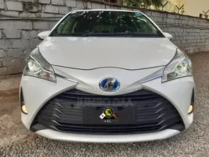 Toyota Vitz 1.5 FWD Hybrid 5dr 2018 White