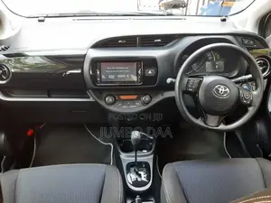 Toyota Vitz 1.5 FWD Hybrid 5dr 2018 White