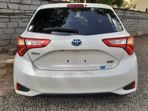 Toyota Vitz 1.5 FWD Hybrid 5dr 2018 White