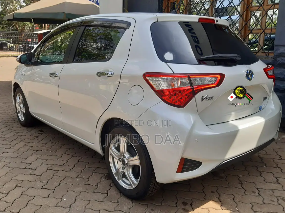 Toyota Vitz 1.5 FWD Hybrid 5dr 2018 White