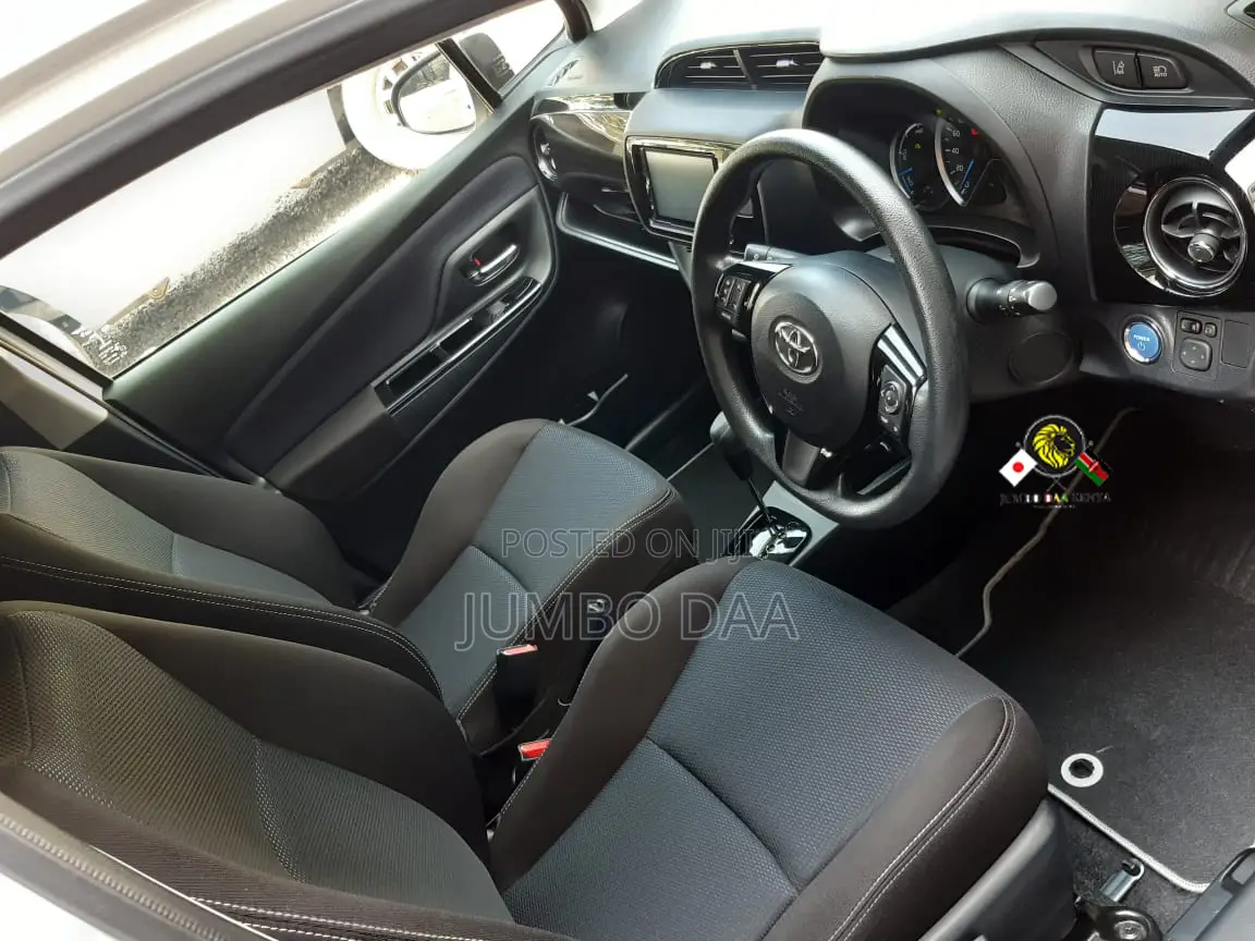 Toyota Vitz 1.5 FWD Hybrid 5dr 2018 White