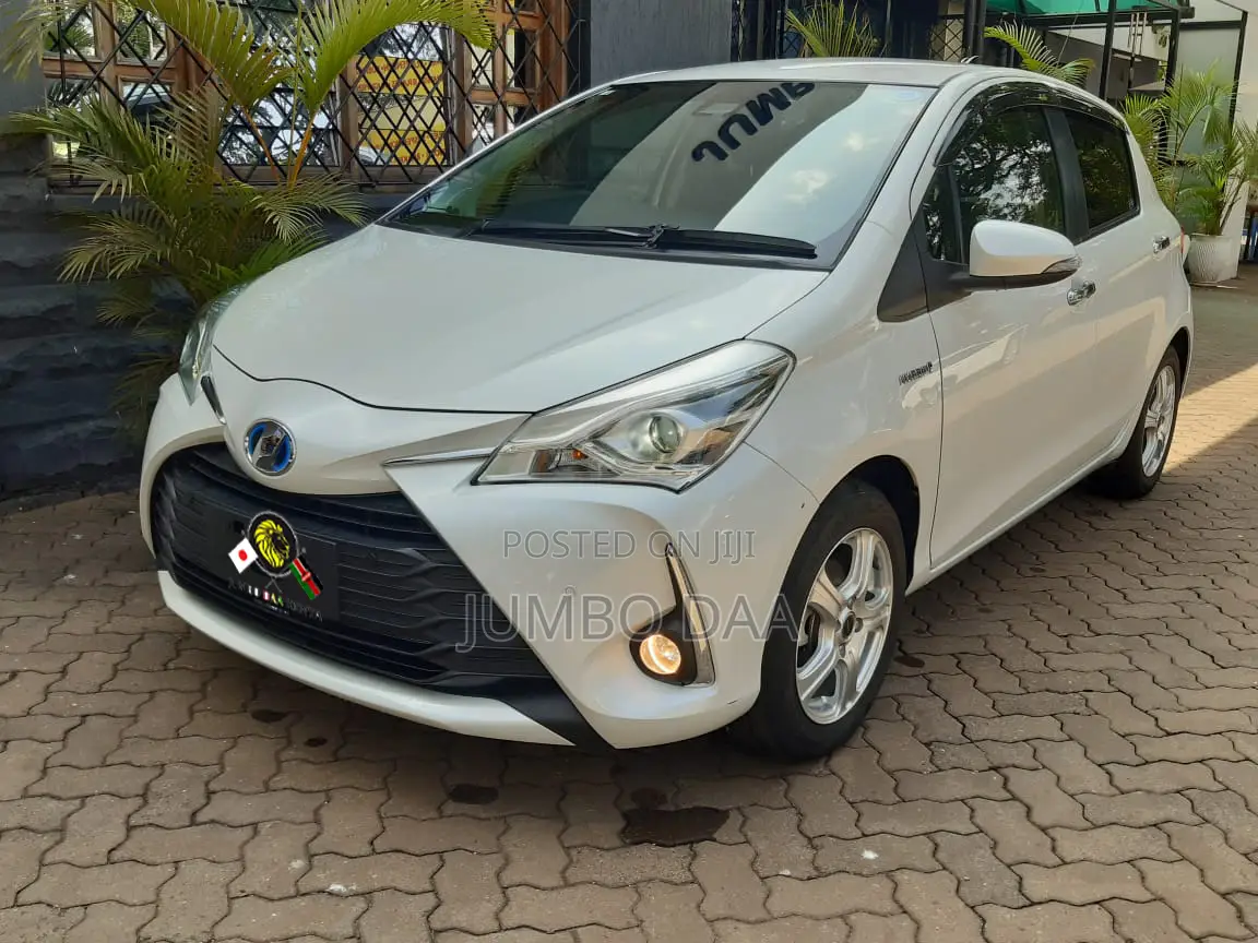 Toyota Vitz 1.5 FWD Hybrid 5dr 2018 White