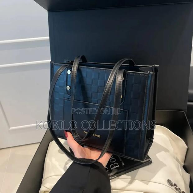 Ladies Handbags - thumbnail 2