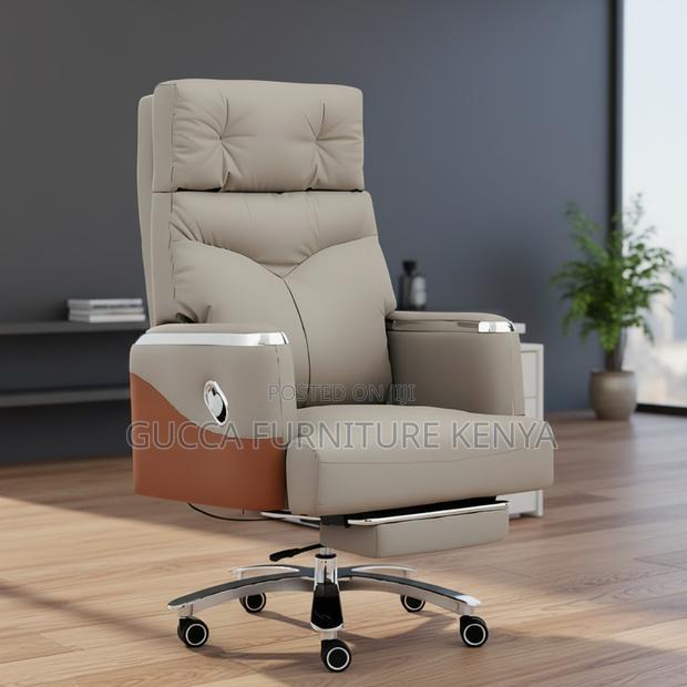 Executive Leather Manager's High-back Chair - thumbnail 3