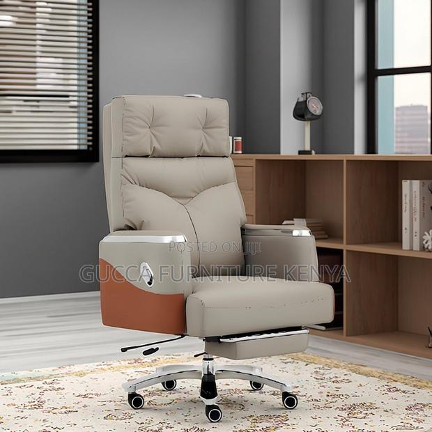 Executive Leather Manager's High-back Chair - thumbnail 5