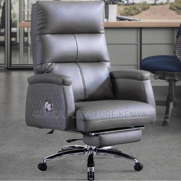 Executive Leather Manager's High-back Chair - thumbnail 10