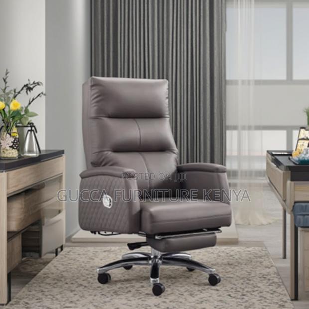 Executive Leather Manager's High-back Chair - thumbnail 11