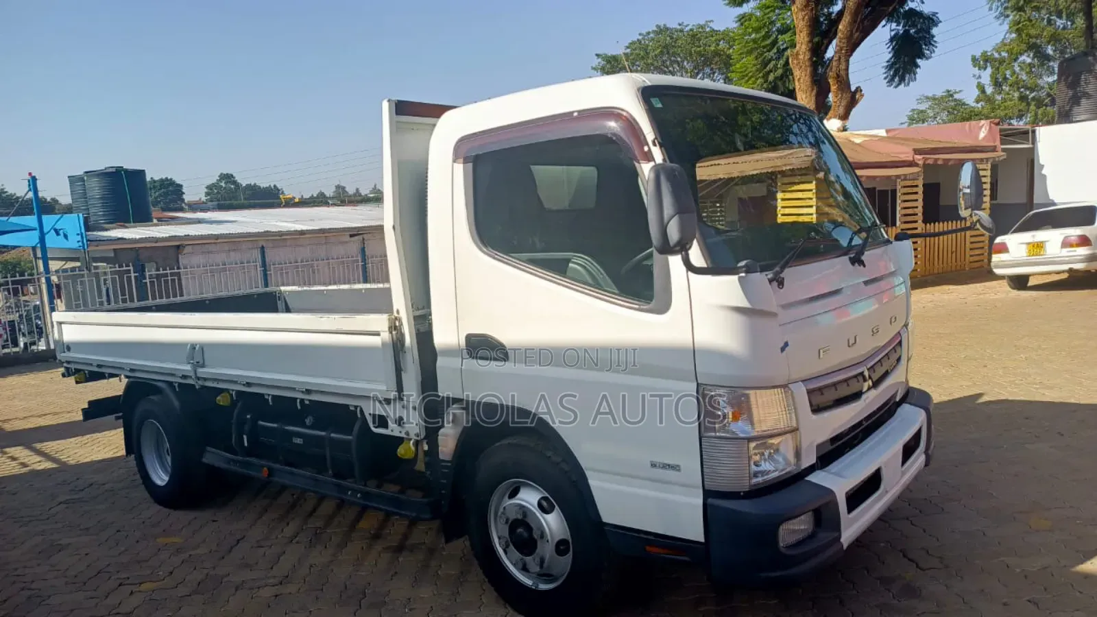 Mistubishi Fuso 2017 White