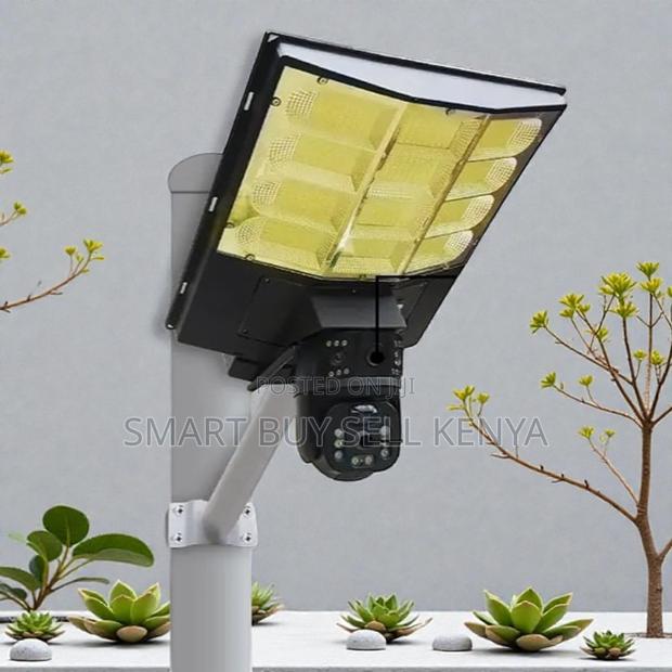 Ultra-Low Power 12mp 4g PTZ Multiple Lens Camera Solar Street Light