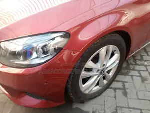 Mercedes-Benz C200 2018 Red