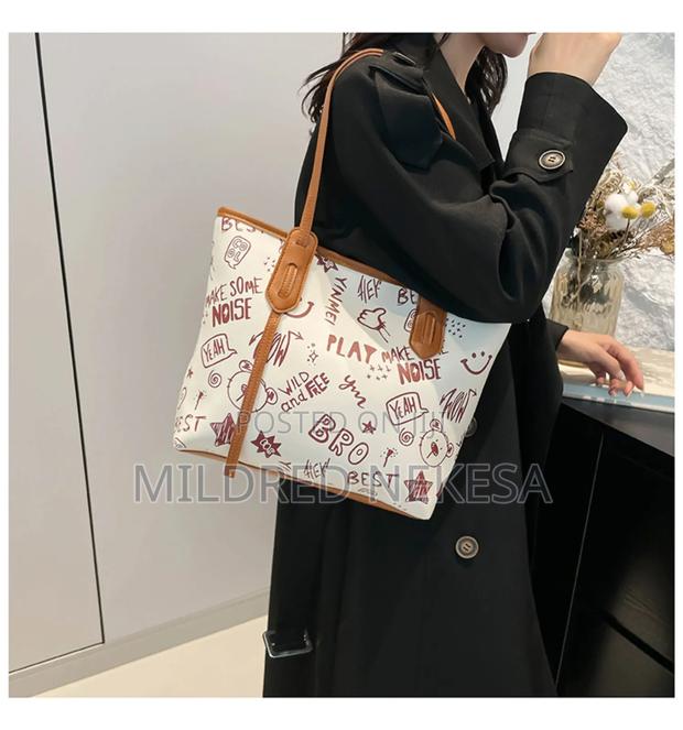 Min Tote Bags for Ladies. Can Fit Laptop.