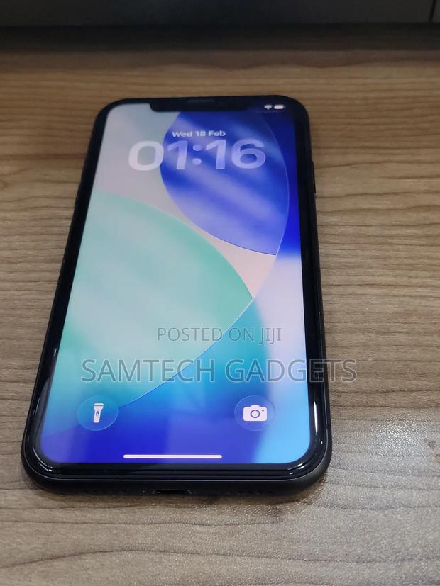 Apple iPhone 11 64 GB Black - main view