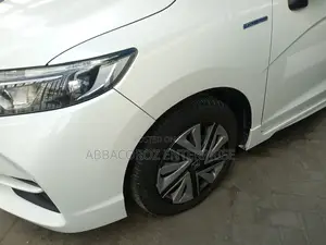 Honda Shuttle 1.5 Hybrid 2WD 2017 White
