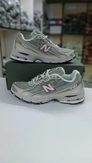 New Balance 740