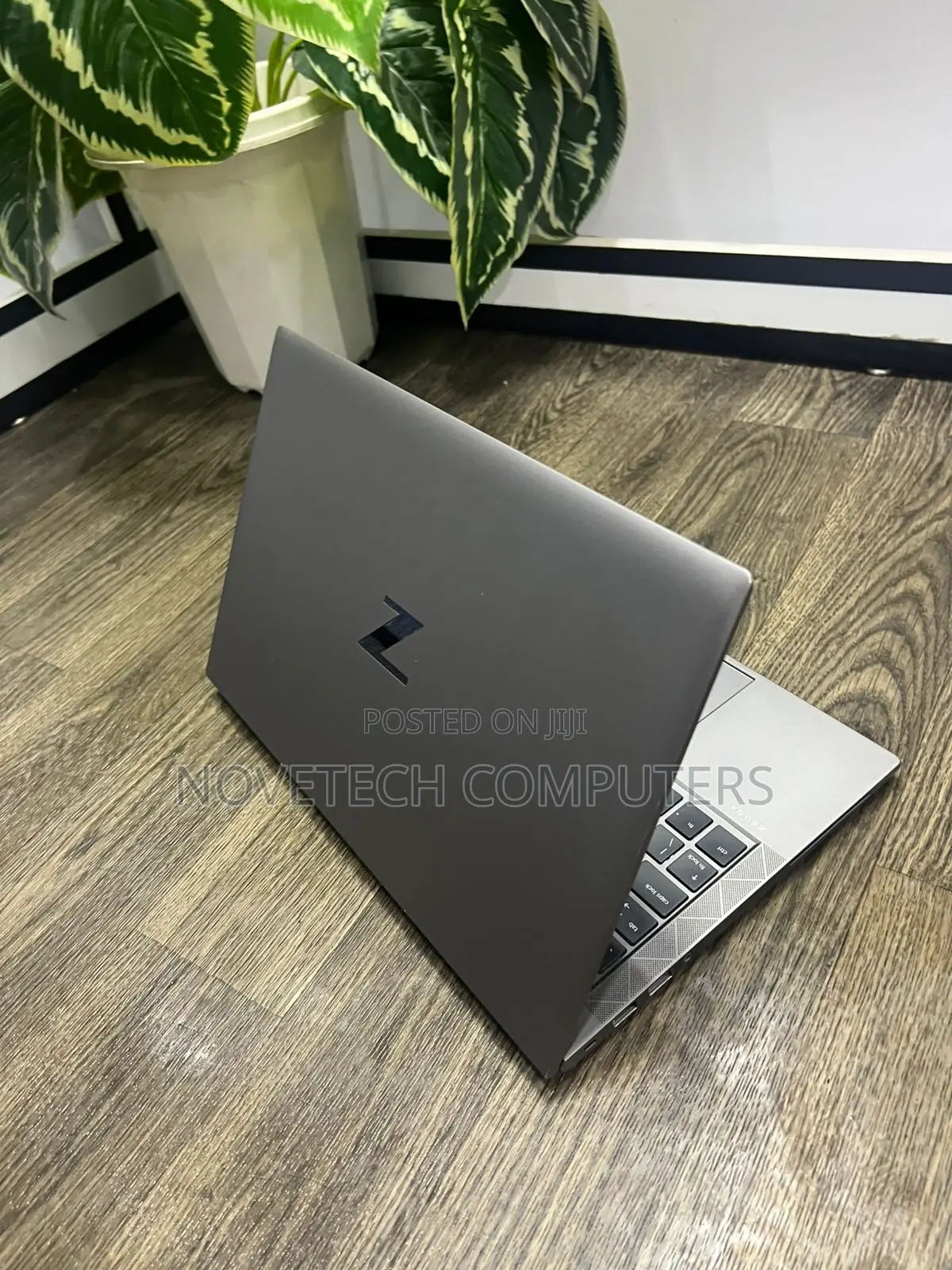 New Laptop HP ZBook Firefly G8 8GB Intel Core i5 SSD 512GB