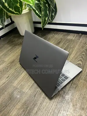 New Laptop HP ZBook Firefly G8 8GB Intel Core i5 SSD 512GB