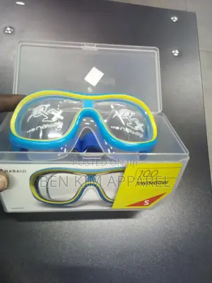 Wide Field of Vision Kids Pool Swimming Mask Anti Fogg Treated 99% Uv