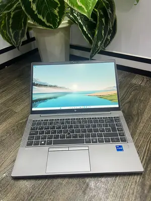 New Laptop HP ZBook Firefly G8 8GB Intel Core i5 SSD 512GB