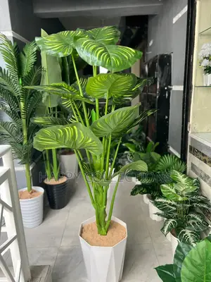 *Artificial Decorative Indoor Plant With Plastic Vase and Pebble